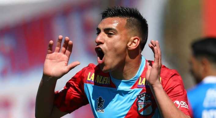 Nico Giménez, la figura de Arsenal que se emociona con Riquelme