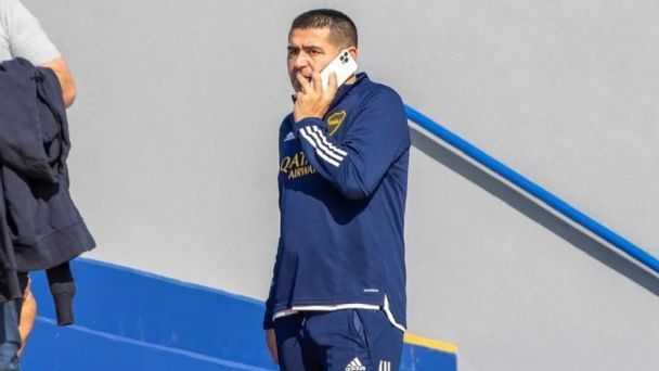 No es Cavani: el 9 de Selección que negocia Riquelme para el próximo mercado