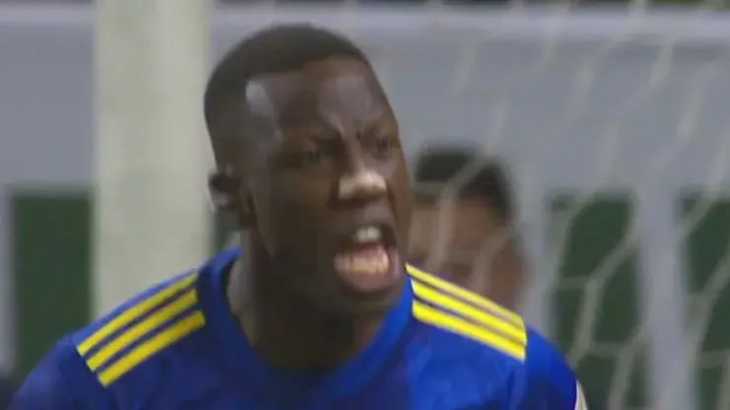 No se vio: el insulto de Advíncula a un compañero de Boca en pleno partido ante Palmeiras