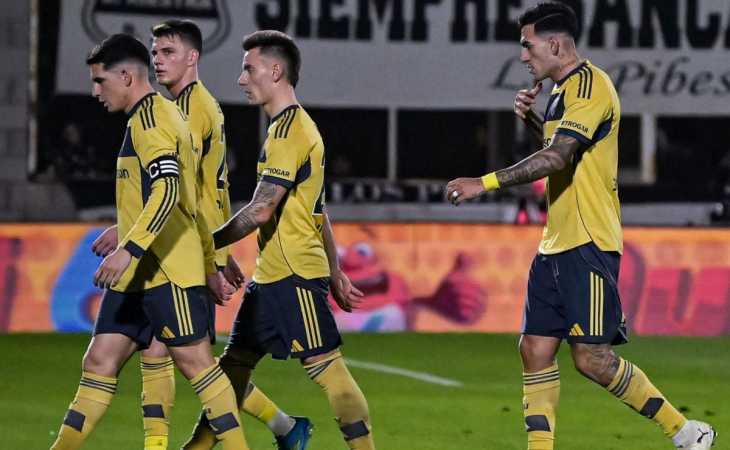 ¿Otro lesionado? Un titular de Boca se fue con molestias del estadio de Riestra