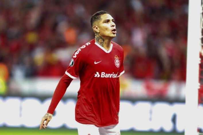 Paolo Guerrero, de vacaciones mientras decide si ir a Boca