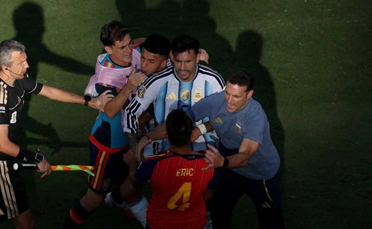 Paredes estalló contra Gavi y Eric García ni bien terminó la final: hubo manotazos y Scaloni separó