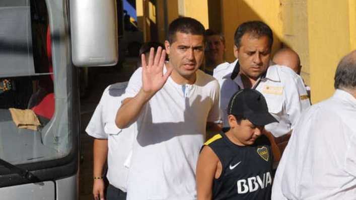 Riquelme pasó por la concentración de Boca y le dijo a Osvaldo que iba a hacer un gol
