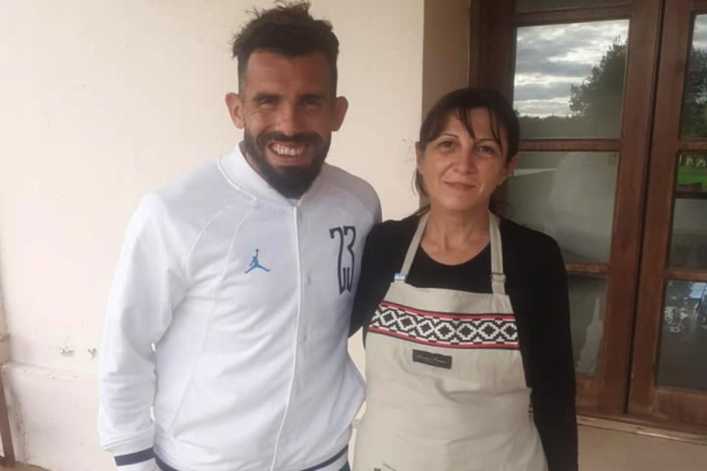 Por qué estuvo Carlos Tevez en Dolores: la explicación de la anfitriona