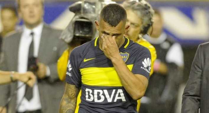 Por qué Tevez se quebró en el vestuario antes de irse a China