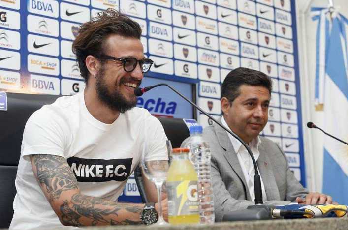 Presidente de Boca Juniors denuncia que recibió amenazas de barrabravas