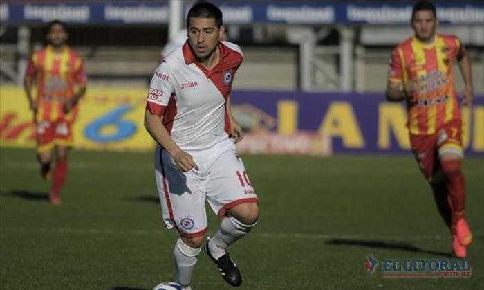 Juan Román Riquelme, la primera incorporación de Boca Unidos