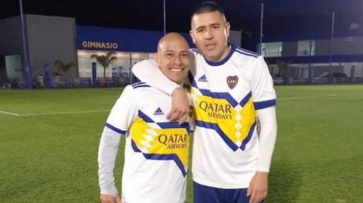 Puesto impensado: Riquelme jugó el amistoso con el Senior de Boca en una posición increíble