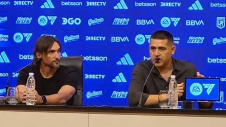 Qué hizo Riquelme mientras Diego Martínez daba la conferencia y el inesperado gesto del nuevo DT de Boca
