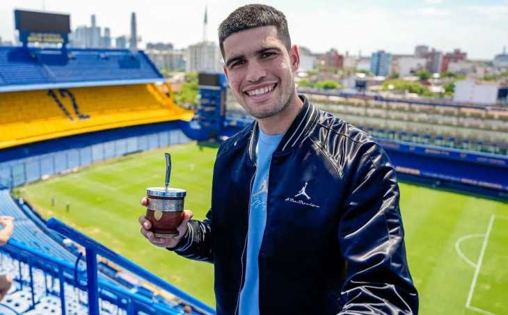 Quién es la estrella mundial que visitó la cancha de Boca: En la Bombonera con un matecito