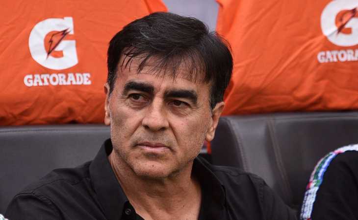 ¿Reemplaza a Almirón? Gustavo Quinteros fue candidato para dirigir Boca y ahora está cerca de Colo Colo