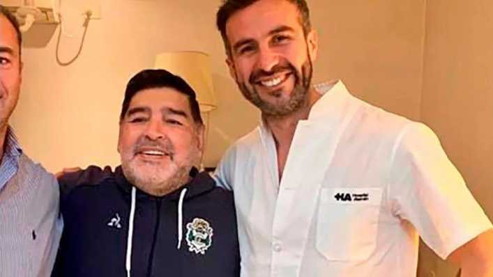 Revelan una historia clínica de Maradona que complica a los médicos sospechados de mala praxis