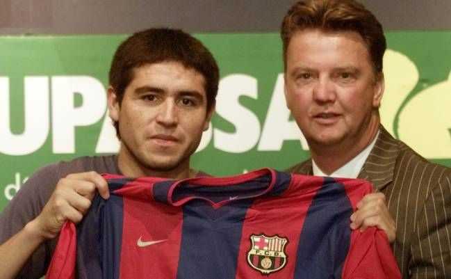 Riquelme, a 20 años de su fichaje con el Barcelona que terminó en fracaso