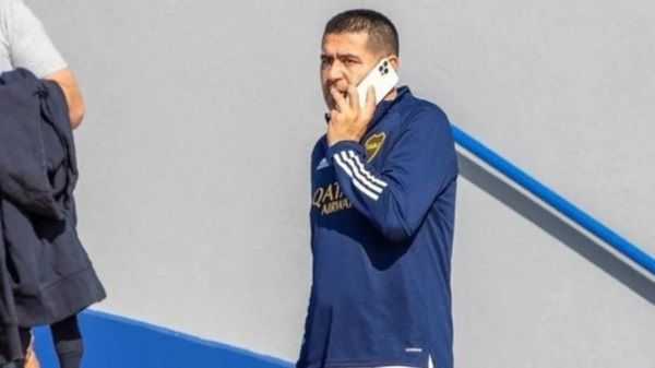 Riquelme arengó al plantel en el entrenamiento