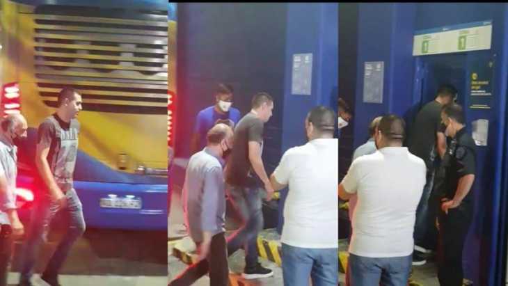 Riquelme, cara a cara con los jugadores de Boca en el vestuario