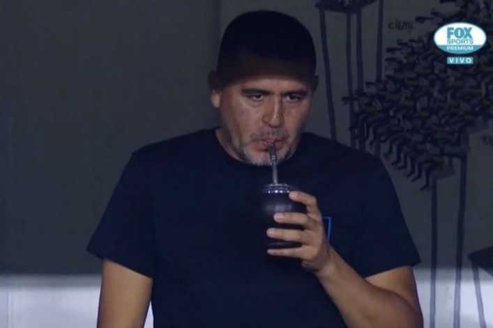 Riquelme comenzó a buscar refuerzos en Sudamérica