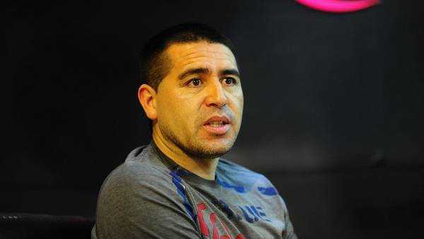 Riquelme dejó todas las puertas abiertas, y advirtió: 