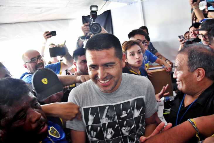 Riquelme, el único héroe y su rol en este lío