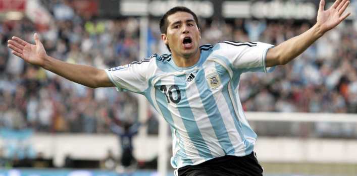 Riquelme frotó la lámpara que estaba guardada