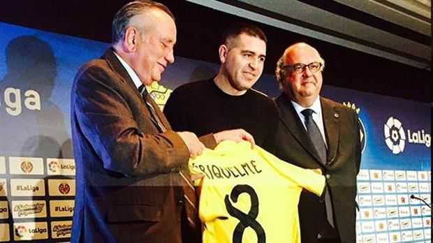 Riquelme, homenajeado por el Villarreal, habló de Edwin Cardona