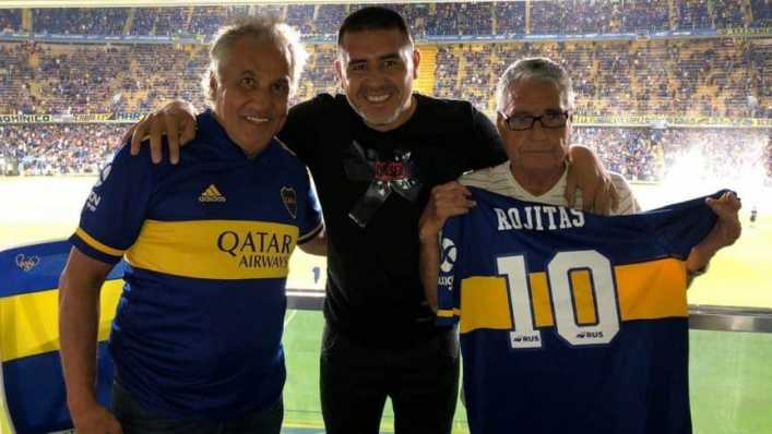 Riquelme, junto a Rojitas y Márcico en el palco de la Bombonera