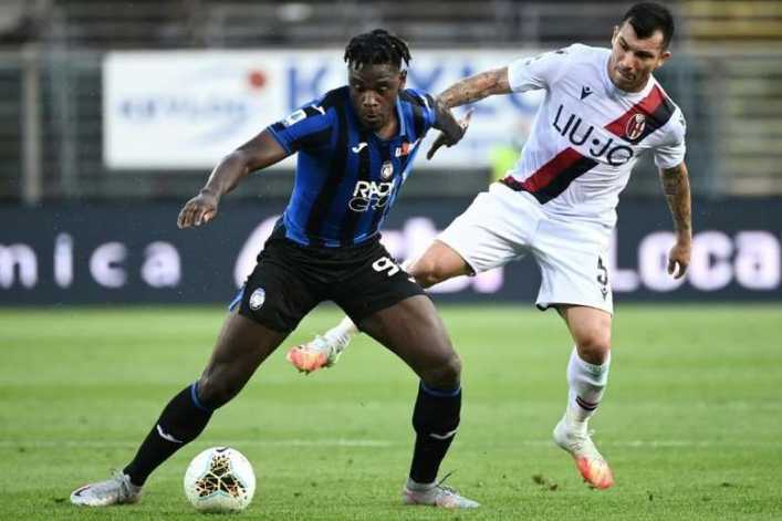 Riquelme llamó a Medel y el chileno volvería a Boca