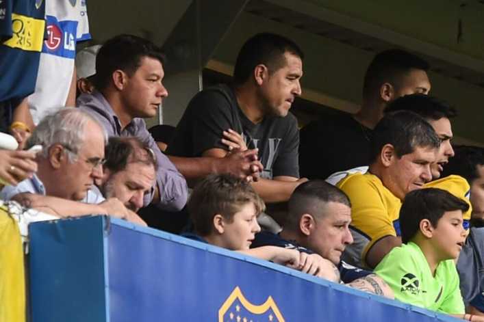 Riquelme posa sus ojos en una figura de Argentinos JR