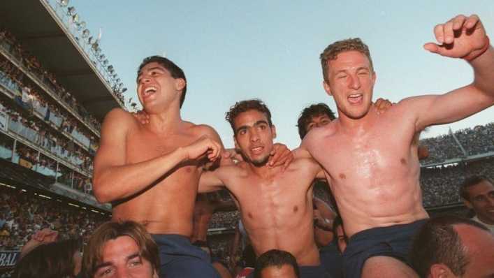 Riquelme practicaba los tiros libres descalzo