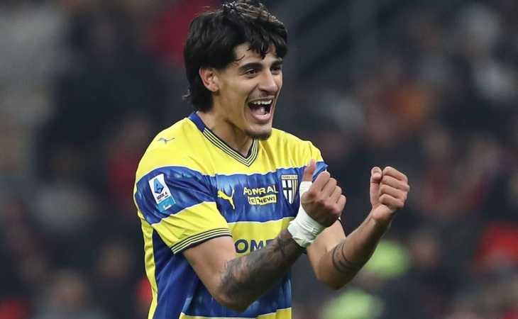 Riquelme presiona por Romaña, pero ya tiene tres opciones por si se cae el pase