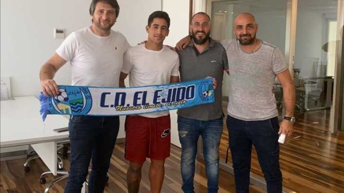 Riquelme se muda a España