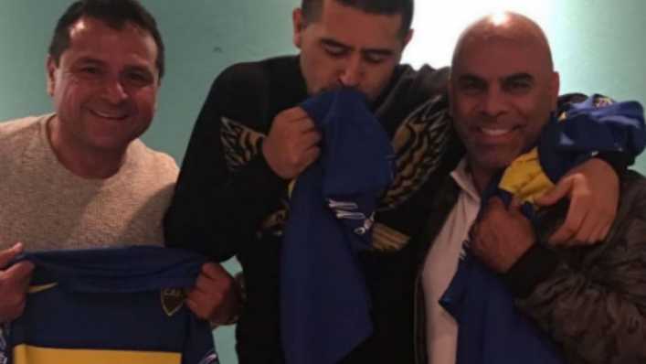 Riquelme se rodeó de amigos pero no vienen a tomar mates