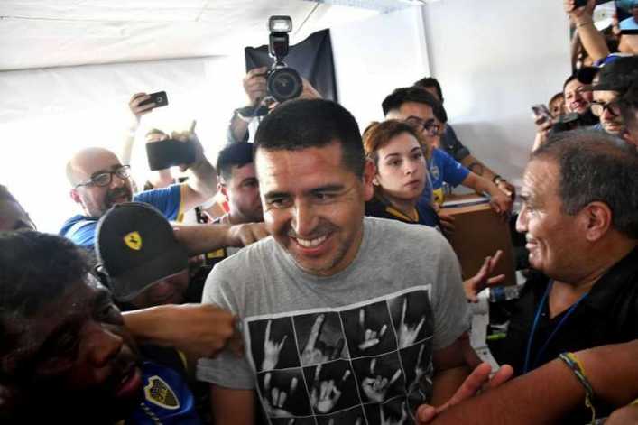 Riquelme sorprendió a todos con su nuevo look en medio de la cuarentena