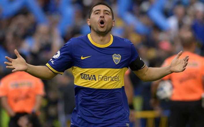 Riquelme también es Dios en Perú y tiene 2 equipos con su nombre