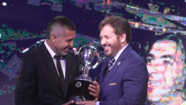 Riquelme viajó a Paraguay para su reunión con Alejandro Domínguez por Mineiro-Boca