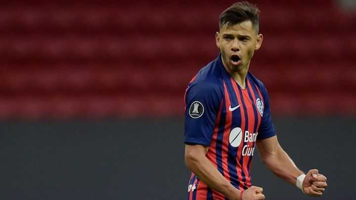 Riquelme y Boca esperan una decisión clave de Ángel Romero