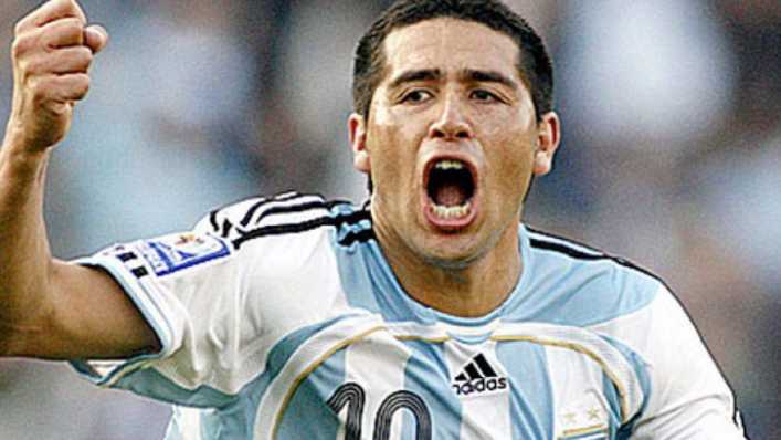 FOTO: Riquelme y el Checho Batista compartieron un asado en la derrota argentina