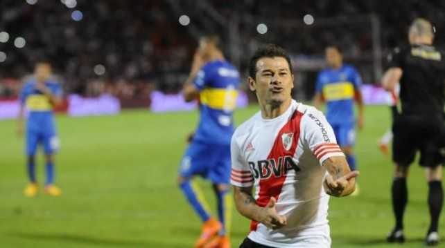 Rodrigo Mora calentó el Superclásico con una fotito