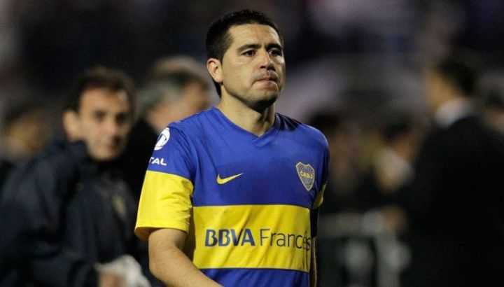 ¿Román se calza los cortos? Furor en las redes porque Riquelme volvería a jugar