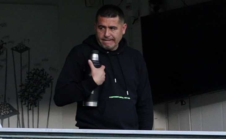 Romaña y dos más: los nombres que Riquelme tiene en carpeta para reforzar la zaga central de Boca