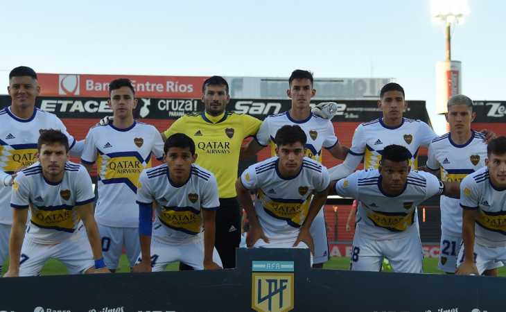 Russo lo hizo debutar en Primera y ahora está en Europa: su padre fue a despedirlo y a agradecerle