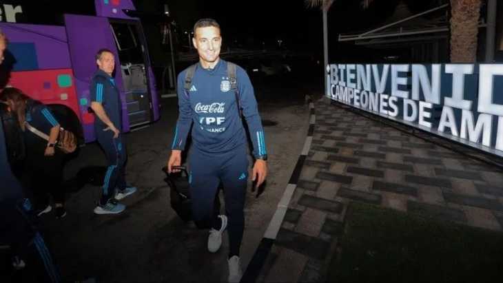 Scaloni, Armani y la delegación de la Selección Argentina llegaron a Qatar
