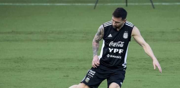 Scaloni: Messi está alegre y conmigo va a jugar siempre