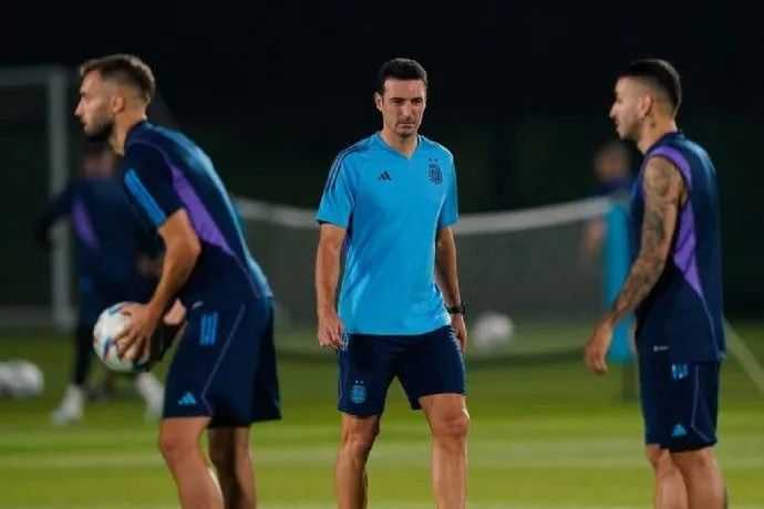 Scaloni probó dos equipos pensando en la final ante Francia