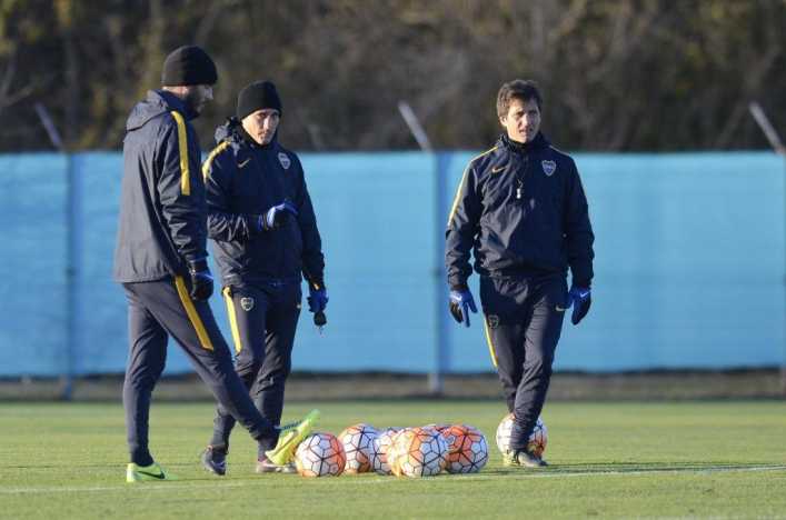 Schelotto formó un tridente con Tevez, Bou y Benedetto