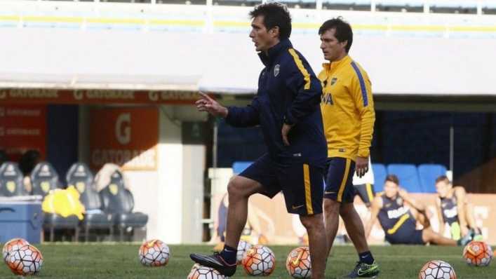 Barros Schelotto le dio una enérgica charla a sus jugadores
