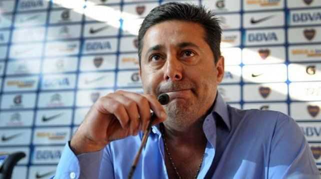 Se calentó Angelici y habrá cambio de planes en Boca