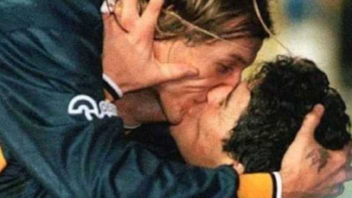 Se cumplen 25 años del mítico festejo entre Maradona y Caniggia en la Bombonera
