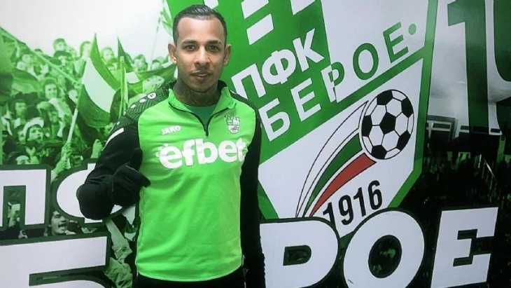 Se hizo viral: la llamativa foto de Sebastián Villa jugando un amistoso en Bulgaria