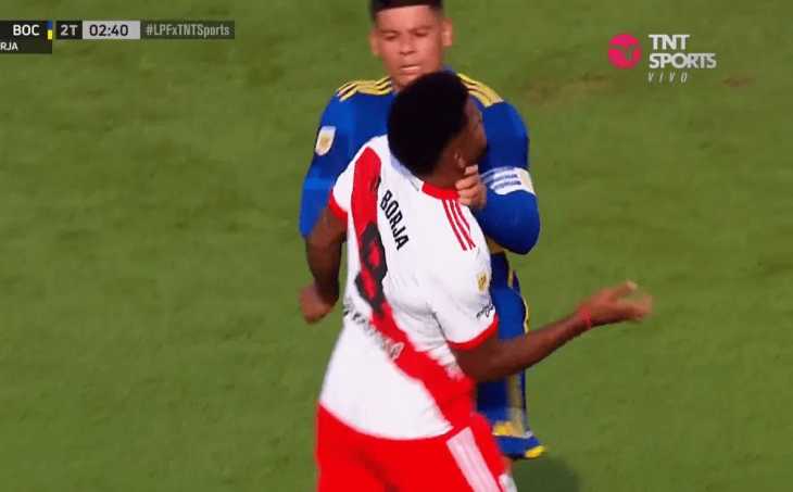 ¡Se picó! El tremendo cruce entre Marcos Rojo y Miguel Borja en medio del River-Boca