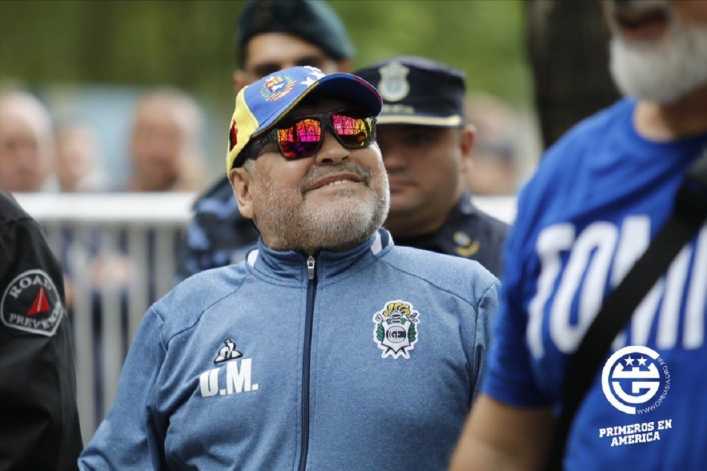 Se puso agresivo: El crudo relato del médico de Maradona sobre su estado de salud